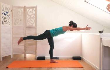 Spazio e freschezza con Gomukasana - la posizione del muso della vacca