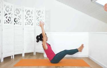 Navi e addominali - Yoga flow con Navasana