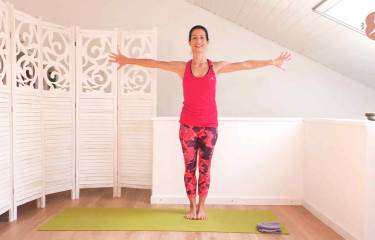 Saluti al sole scivolosi - Vinyasa con asciugamani