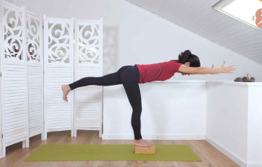 Padanghustasana una pratica per l\'equibilibrio