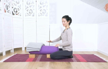 Yoga Restorative - Abbraccio e  Apertura
