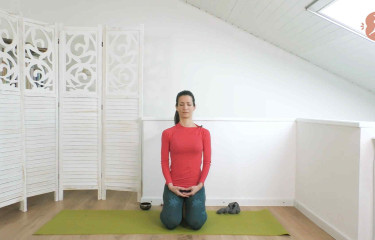 Simhasana - Pratica yoga con la tecnica della posizione del ruggito del leone