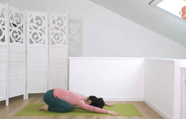 Saltare nel Saluto al  Sole - Vinyasa Yoga