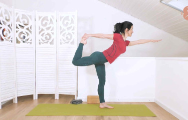 Yoga con il re della danza - Natarajasana con un braccio