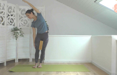 Vitalità dai fianchi e libertà del respiro - Yoga core