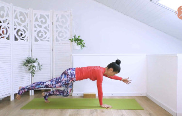 Addominali dinamici - Yoga con la posizione della barca