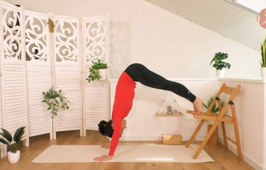 Yoga al Pomeriggio - Vitalità dalle Inversioni