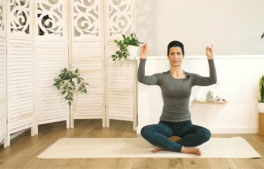 Radicamento e Calma Interiore: Yoga con Apana Vayu