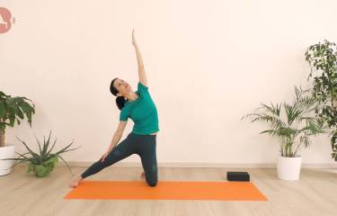 Lezione yoga con Parighasana - Posizione del Cancello