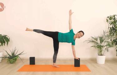 Lezione con la Posizione della Mezza Luna - Ardha Chandrasana