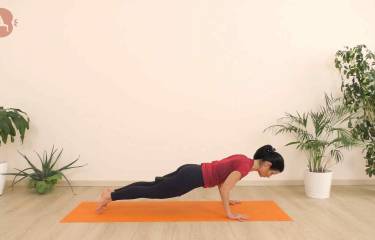 Pratica con Chaturanga Dandasana - Posizione del bastone a quattro punti