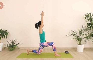 Spazio schiena e gambe - Posizione in piedi con la mano all’alluce